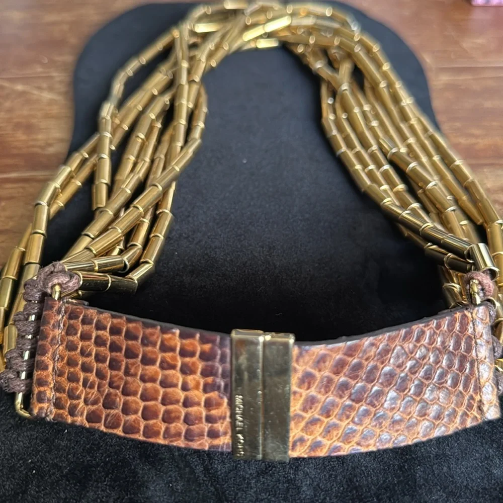  Michael Kors gold tone ( possibly brass)and snake embossed necklace - Picture 4 of 10